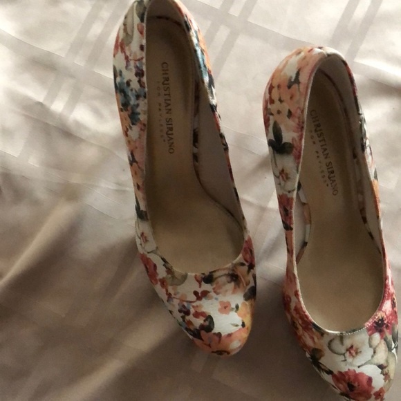 Heels - Picture 3 of 4